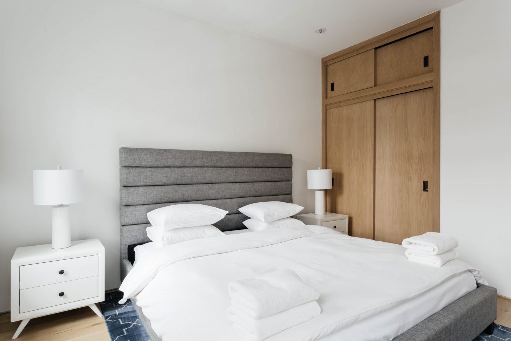 bedroom with closet, side table and table lamp