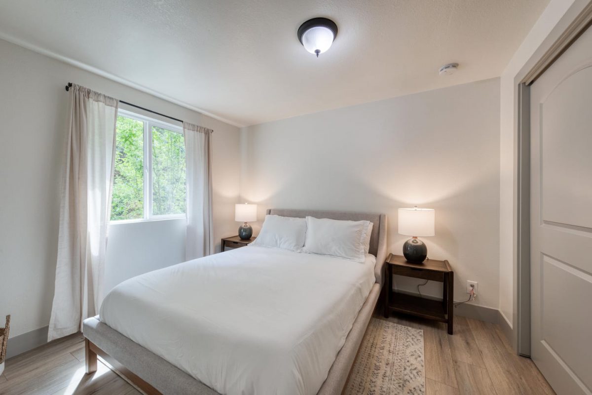 bedroom with 2 table lamps and 2 side tables