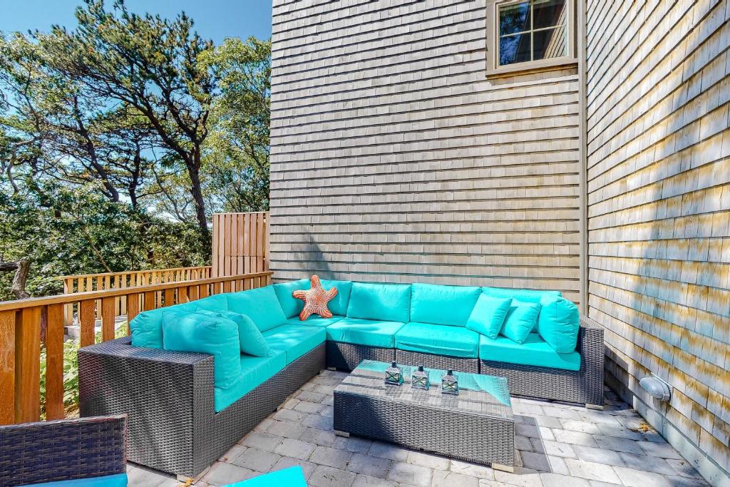 outdoor sofa sectional with table