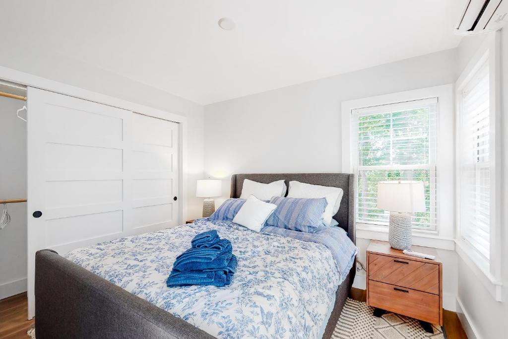 bedroom with loral shets, side table, table lamp and pillows