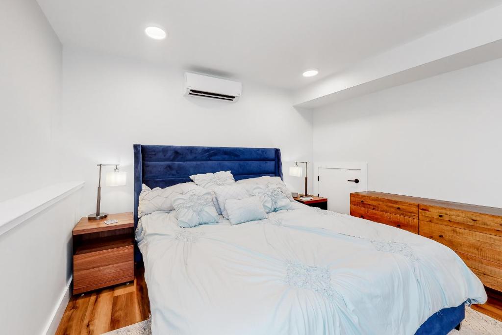 bedroom with two side tables, two table lamps