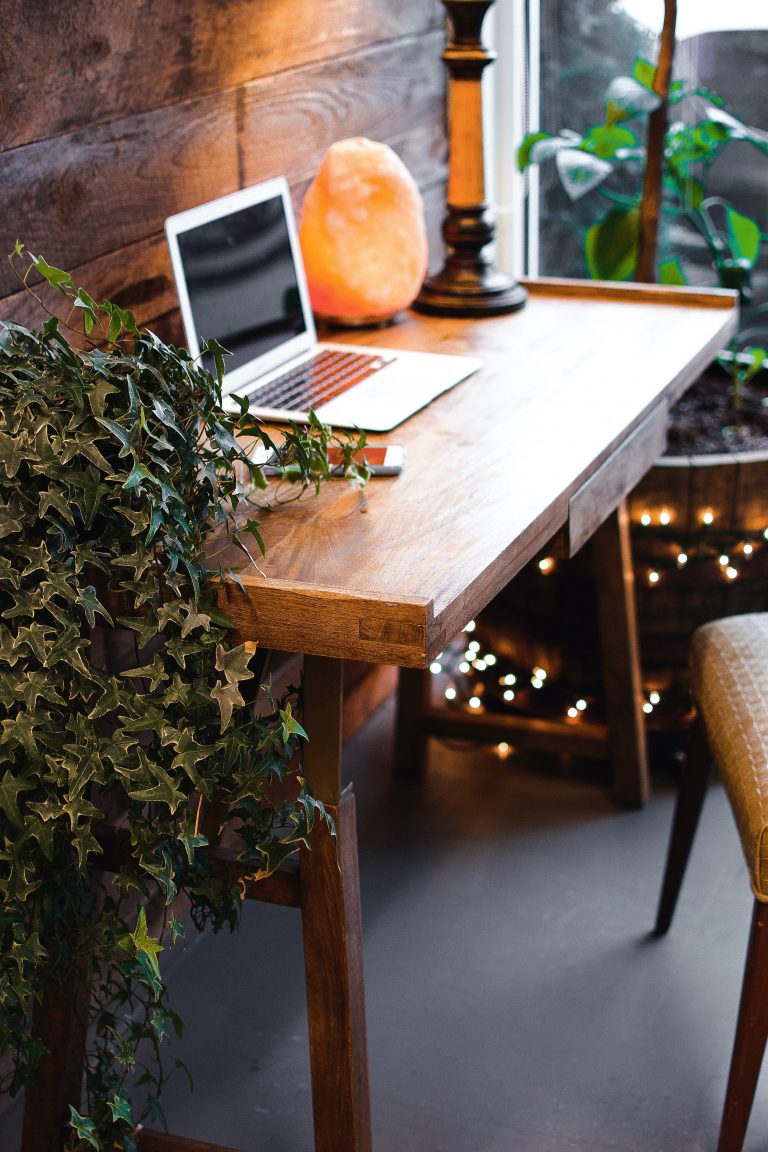 Pinterest Worthy Desk Ideas & DIY Home Office Tips