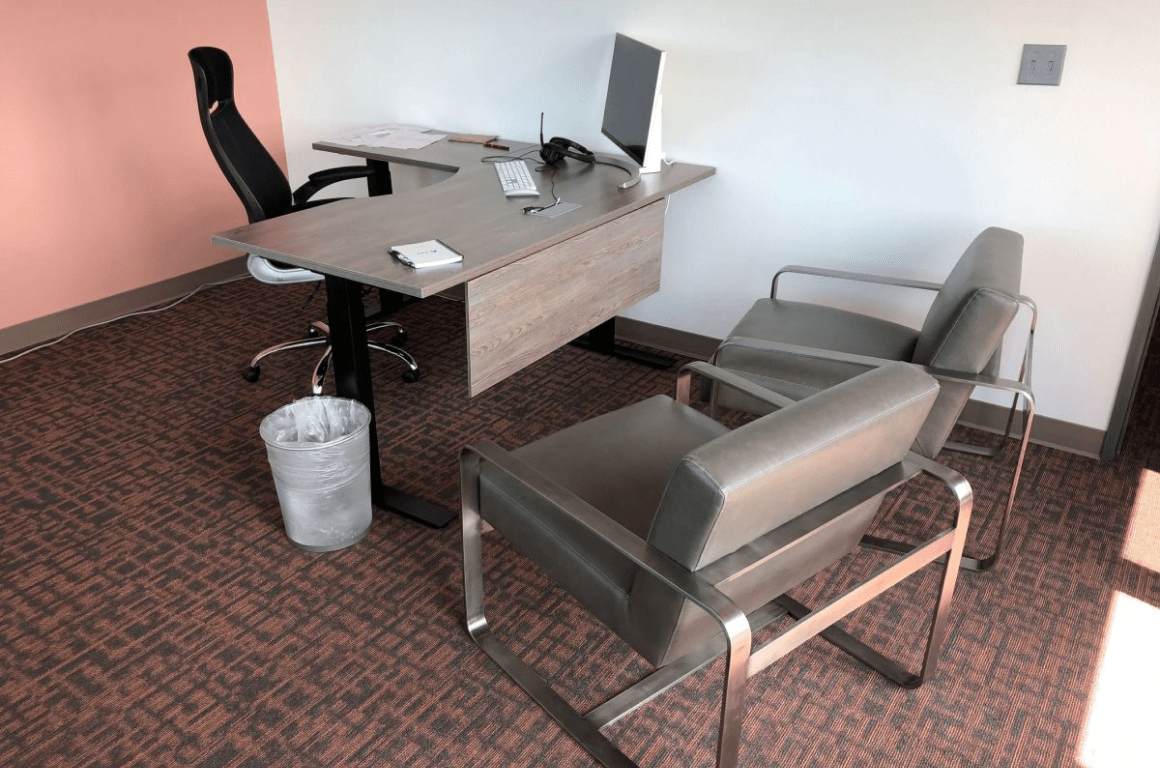 office with 3 seats and a desk